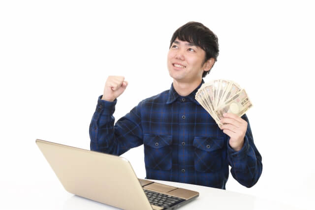 自己アフィリエイトで稼いだ人